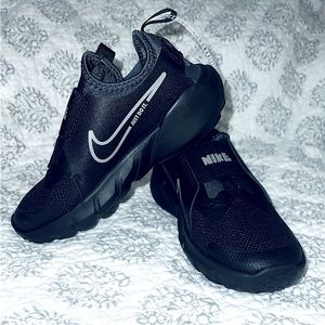 NWT NIKE Flex Runner2 13C